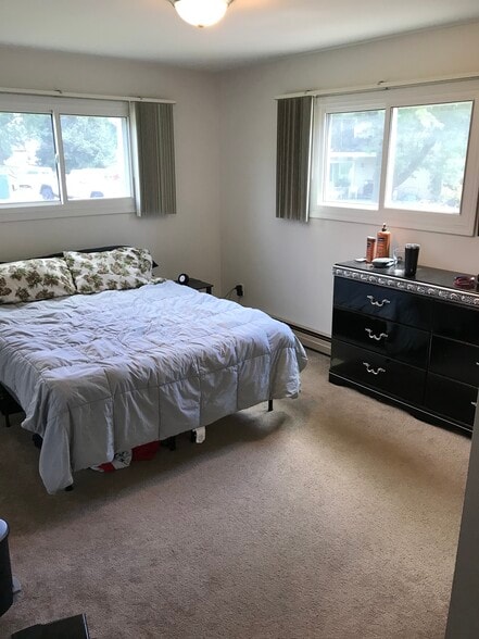 Master Bedroom - 305 Knightsbridge Rd