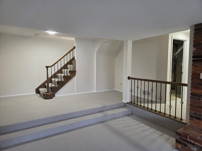 Building Photo - 2313 Manor Lake Ct