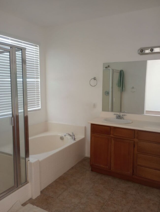 Building Photo - Spacious 4-Bedroom Home with Office, 3 Full Baths, and Modern Amenities