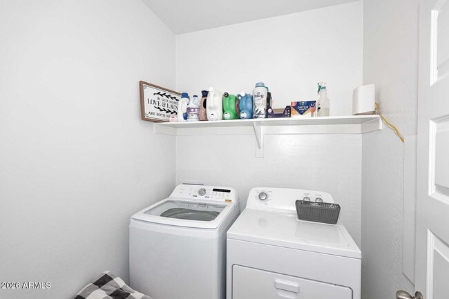 Building Photo - 40020 W Sunland Dr