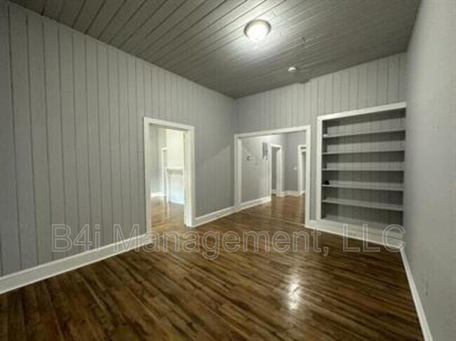 Building Photo - 357 Fairview Ave