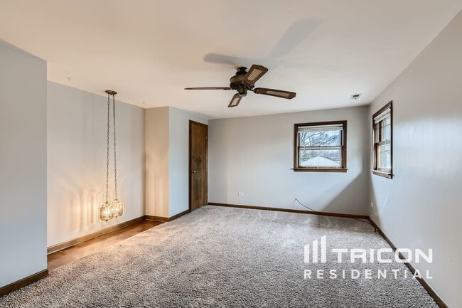 Building Photo - 5009 Elm Cir Dr