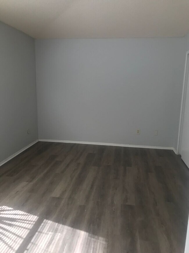 Building Photo - 7814SBC(100)