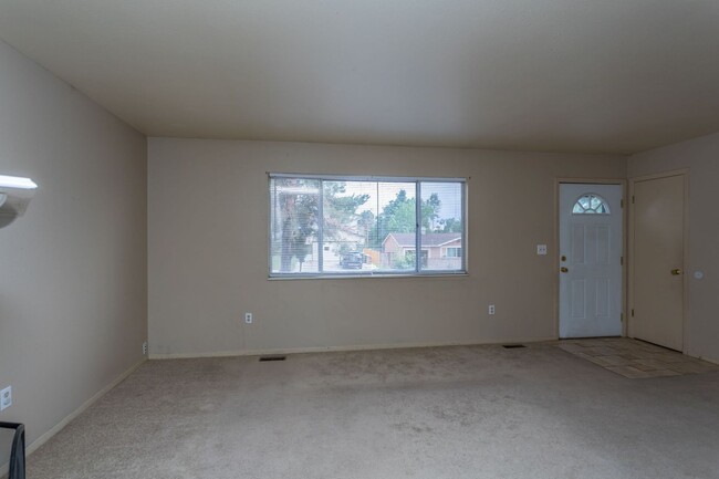 Building Photo - Stunning Ranch Style Home in East Colorado...