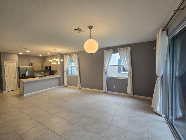 Building Photo - 140 Bandol St