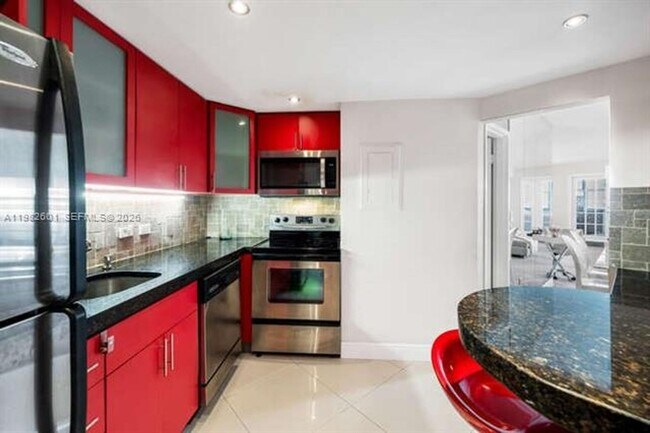 Building Photo - 801 Brickell Bay Dr