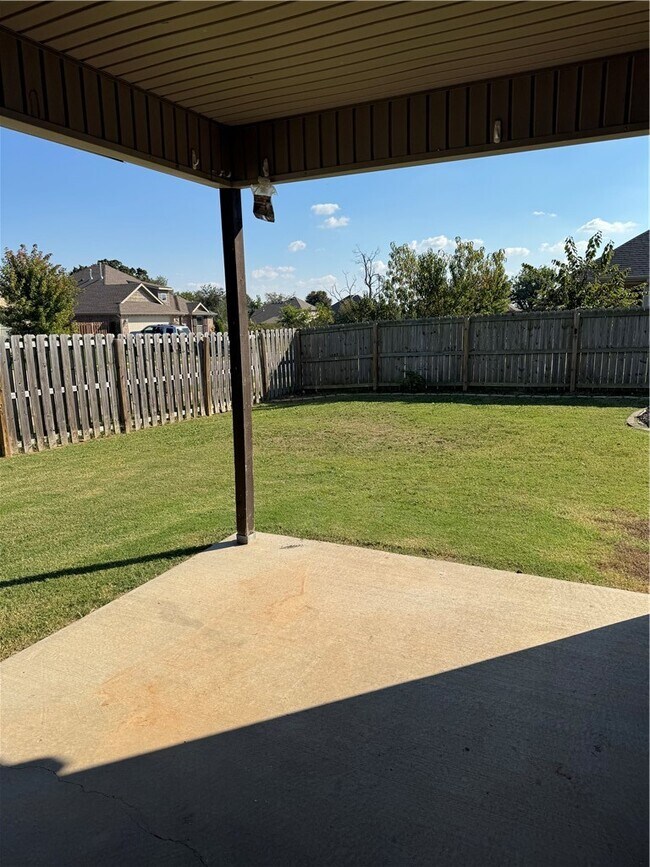 Building Photo - 1001 Tulip St