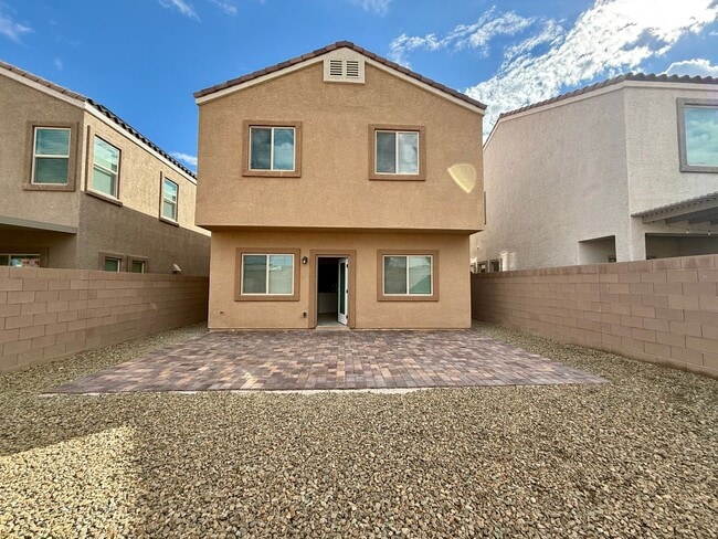 Building Photo - 4 BED, 2.5 BATH, 2 CAR-GARAGE, TWO-STORY, SINGLE FAMILY HOME FOR RENT w/ COMMUNITY POOL & SPA