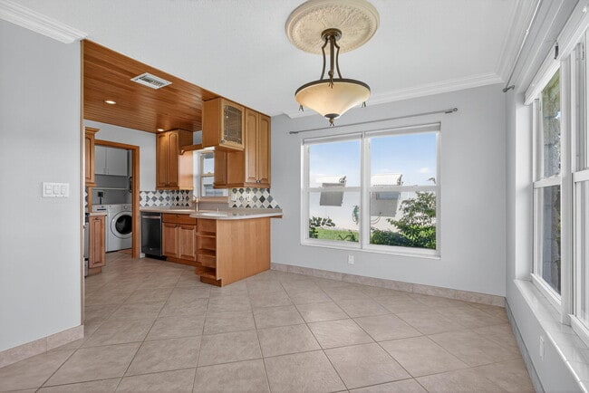 Building Photo - 2757 NE 29th Ave