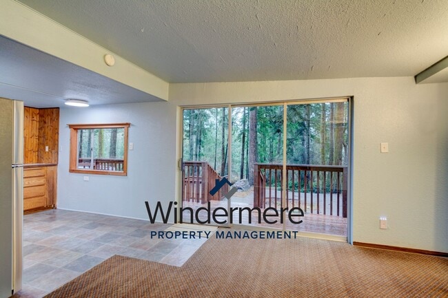 Building Photo - Private 2 bed 2 bath home