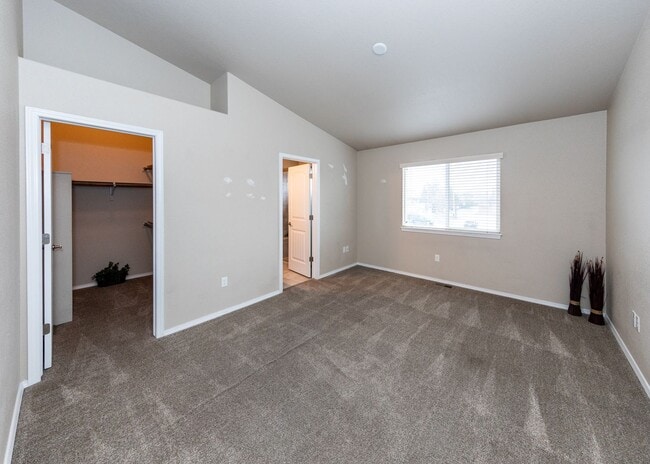 Building Photo - Newer Townhome Near Briargate
