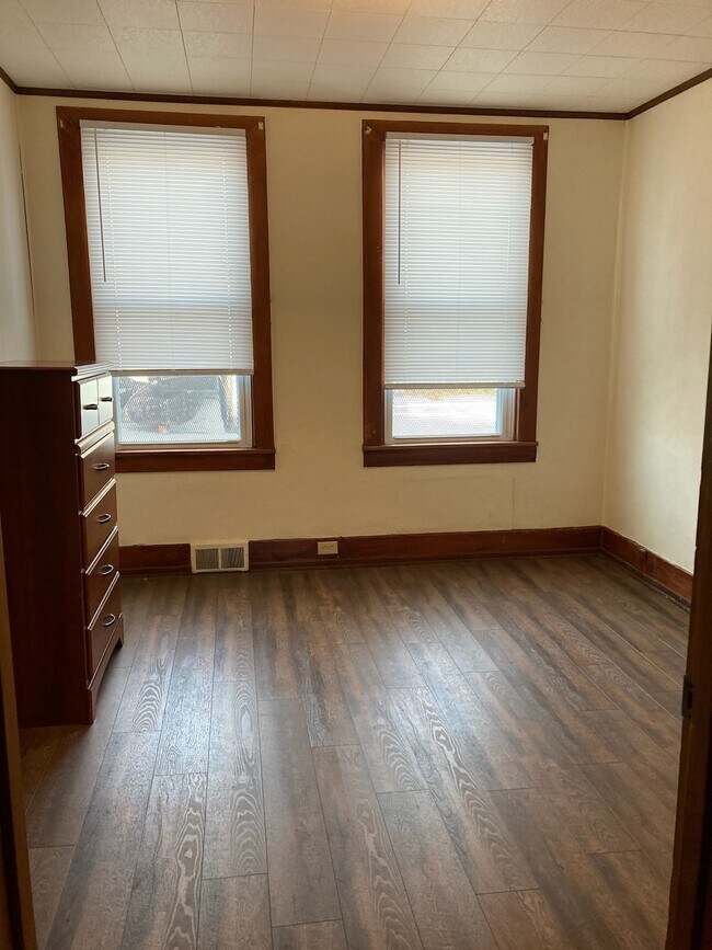 Building Photo - 2021 Noble St