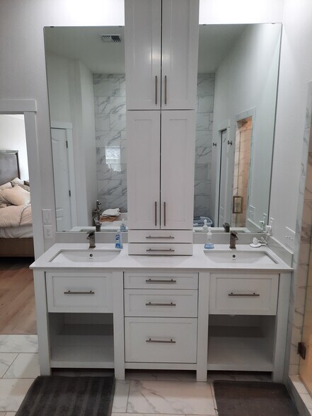 Building Photo - 1735 Woodridge Dr