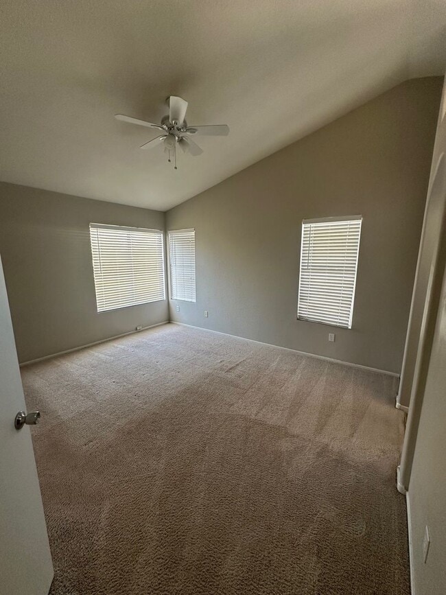 Building Photo - Beautiful 3 Bedroom 2 1/2 Bathrooms 2 Story House! Property Wont Last Long!