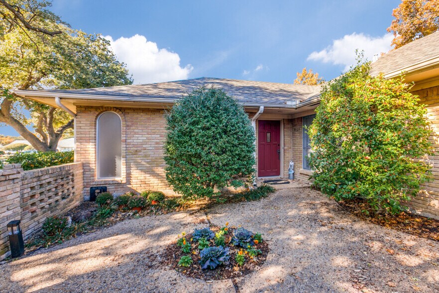 Building Photo - 7621 Dentcrest Dr