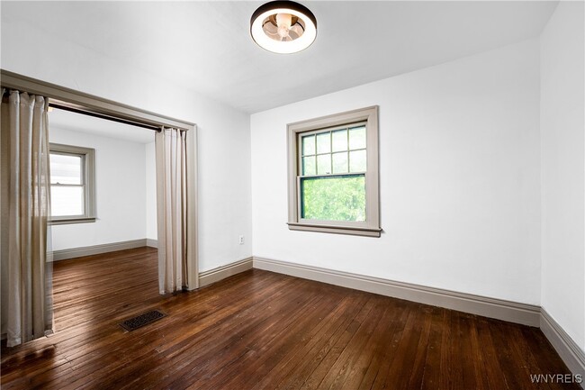 Building Photo - 95 Russell St