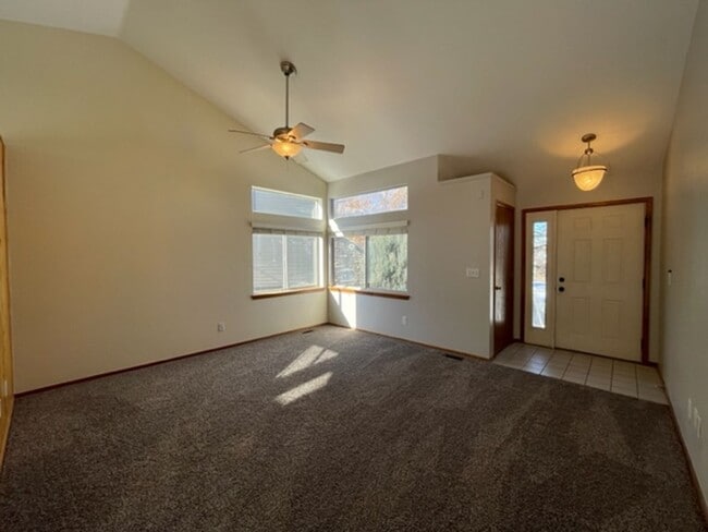 Building Photo - Stratford Lake 4-Level