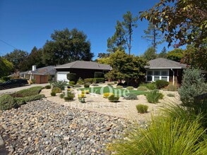 Building Photo - 137 Lombardy Ln