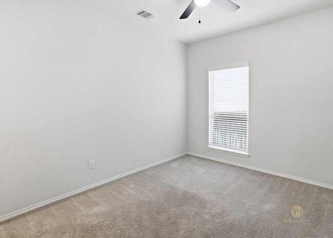 Building Photo - "Spacious 4-Bedroom Sanctuary in San Antonio - 1996 Sq Ft of Comfort and Style!"