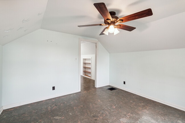 Building Photo - 629 St Clair Ave