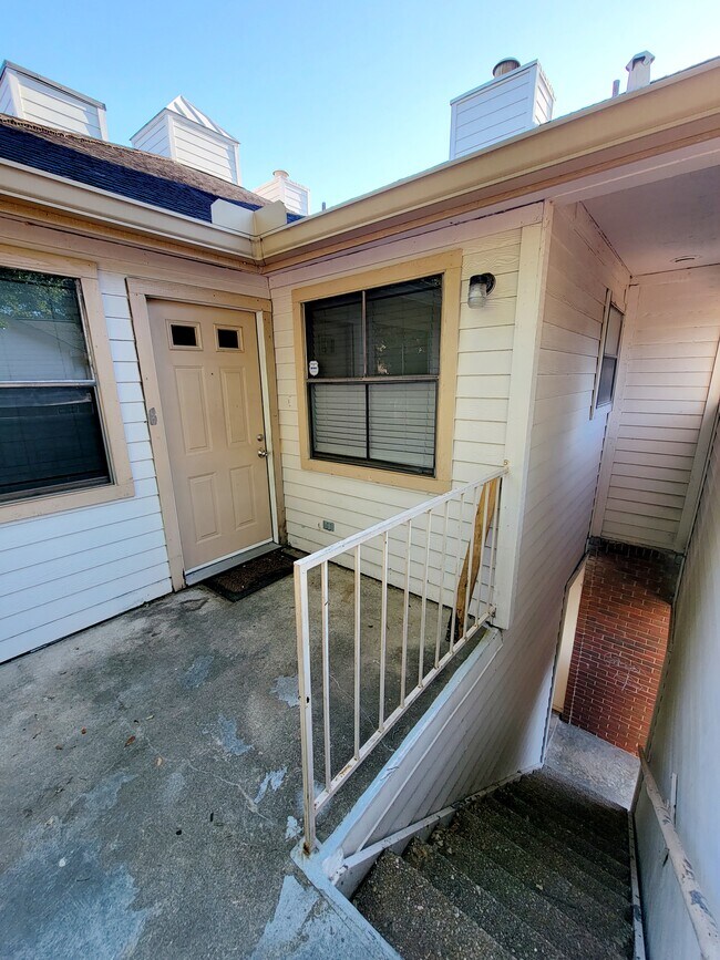 Building Photo - 1103 Dulles Ave