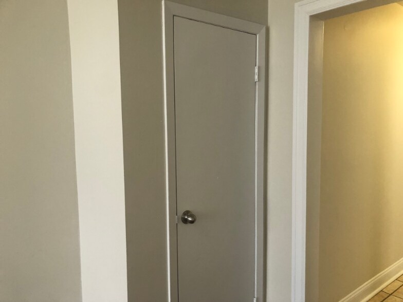 Building Photo - 7 Laidlaw Ave