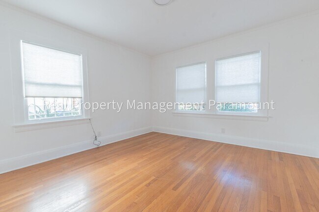 Building Photo - 1929 N Berendo St