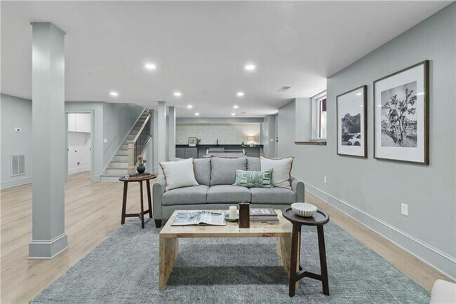 Building Photo - Designer Living with Charm in North Buckhead