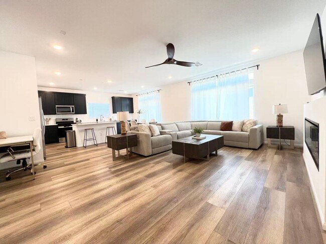 Building Photo - Beautiful 3-story home with 4 bedrooms and 3.5 bathrooms