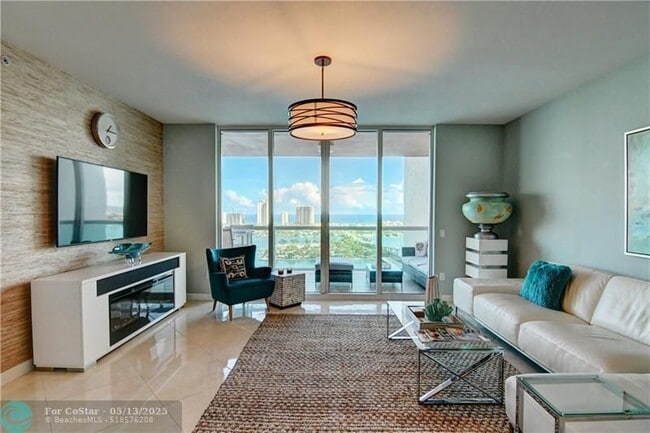 Building Photo - 2640 Lake Shore Dr