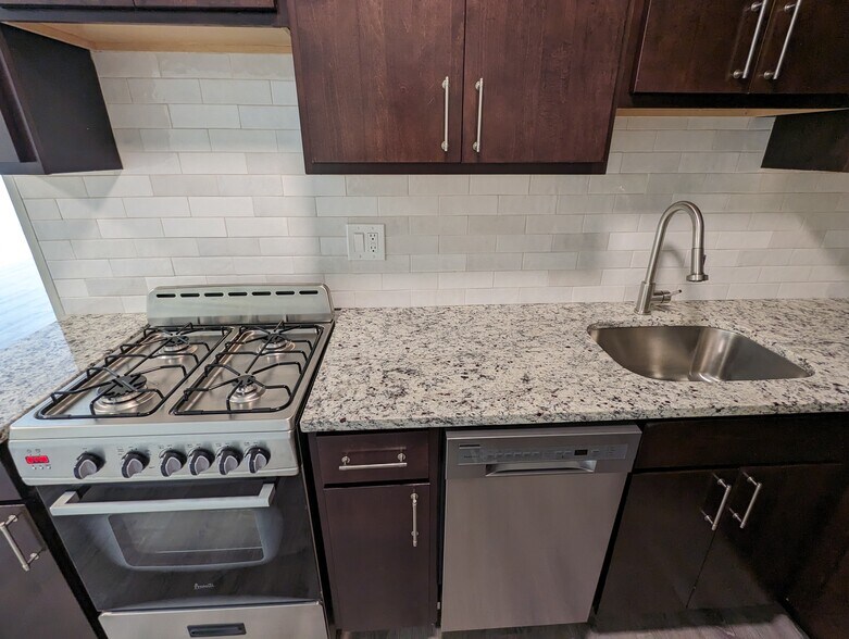 Building Photo - 456 W Barry Ave