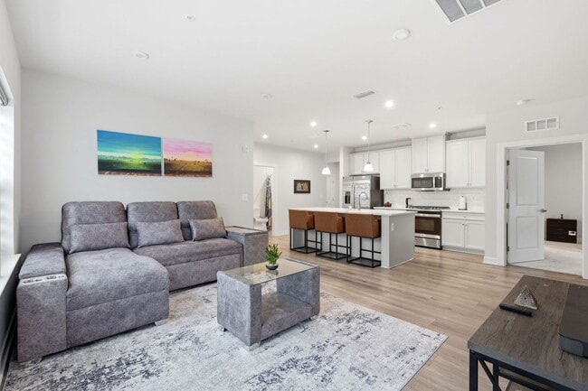 Building Photo - Move right into this immaculate, nearly new 2-bedroom, 2-bath condo offering modern finishes and ...