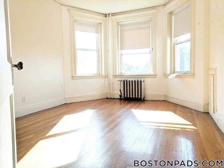 Building Photo - 1167 Boylston St