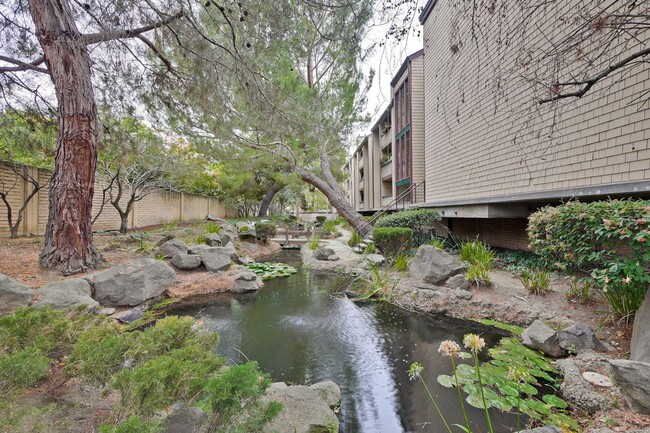 Building Photo - 2-bedroom, 2-bathroom condo in Awesome Mou...