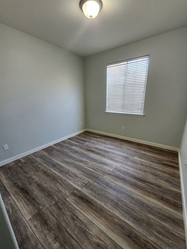 Building Photo - Gorgeous 4 Bed, 2 Bath Home with Large Garage and Fenced Backyard