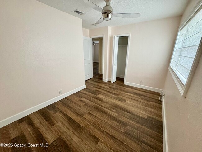 Building Photo - 401 1st Ave