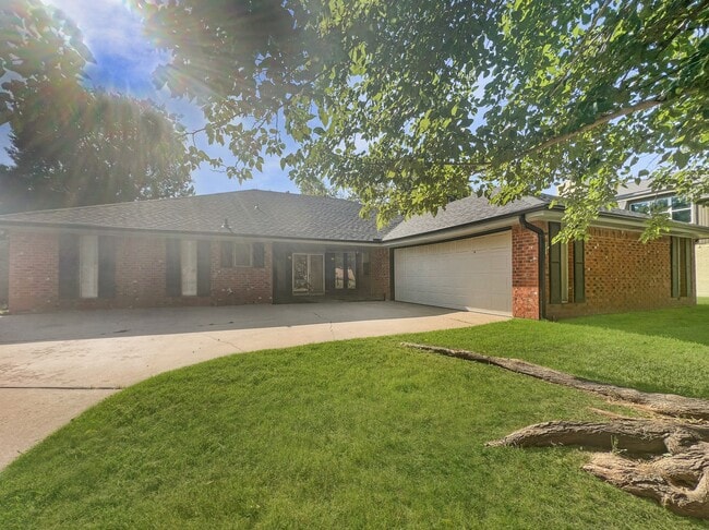 Building Photo - 2604 NE Garden Ln
