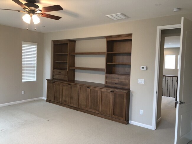 Building Photo - 5 bedroom Whitney Ranch Beauty! Walking di...