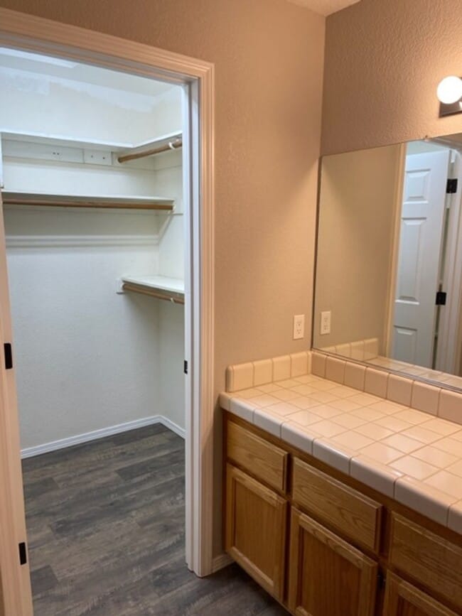 Building Photo - $100 Move in Special ~ 3 Bedroom Located in Country Heights Subdivision!