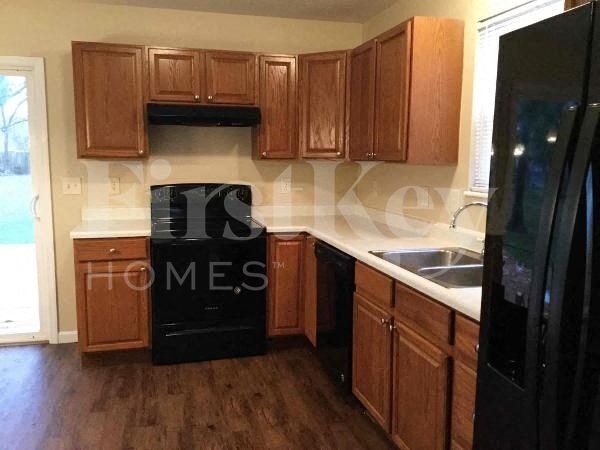 Building Photo - 8218 Melrose Ln