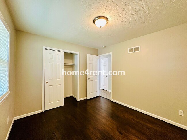 Building Photo - Like New, Ranch Style Home in Raytown - Wood Floors, Finished Basement, Fenced Yard!