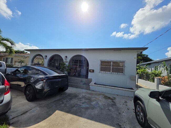 Primary Photo - 2970 SW 17th St