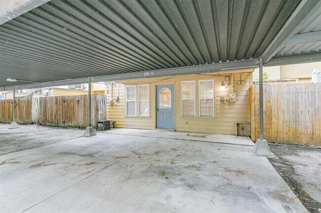 Building Photo - 433 Sunset Dr