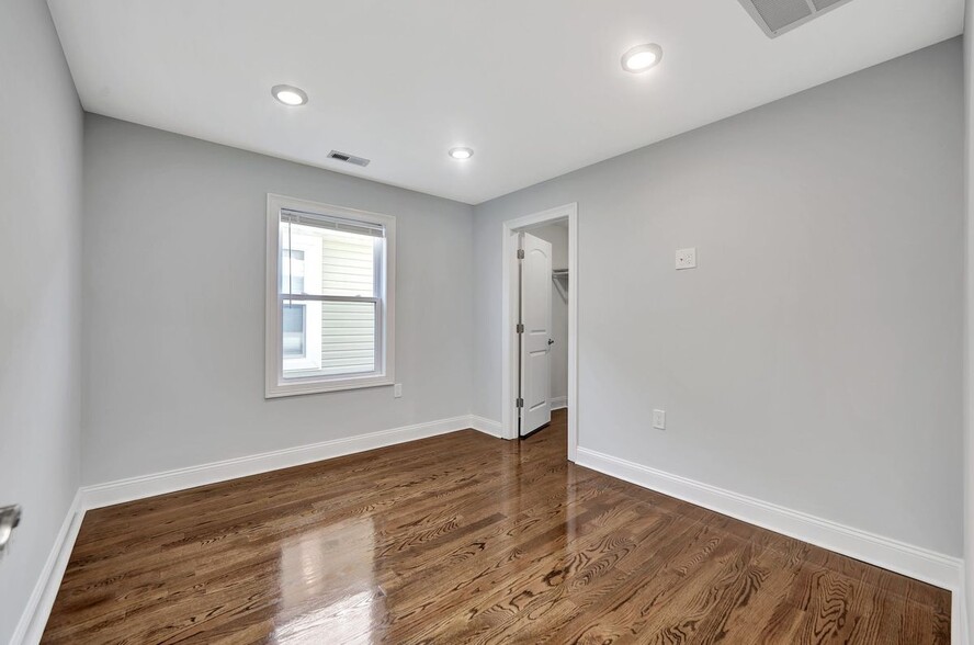 Building Photo - 126 N 15th St