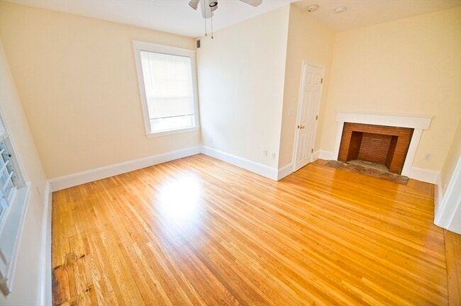 Building Photo - 35 Pleasant St