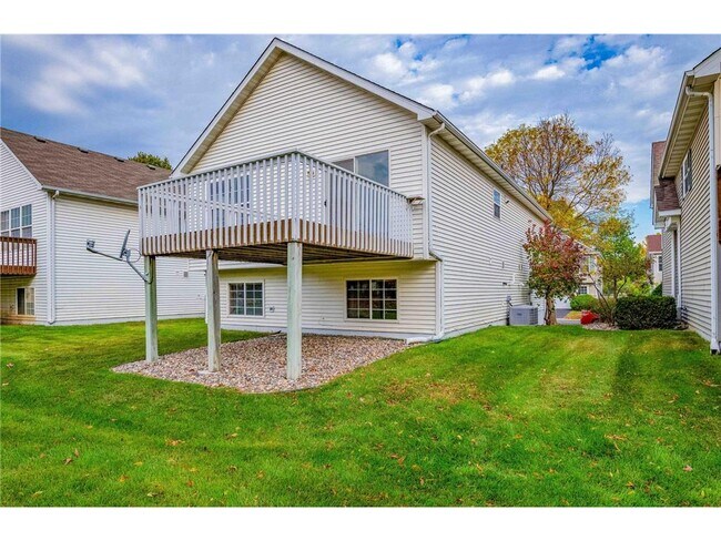 Building Photo - 916 Parkside Blvd