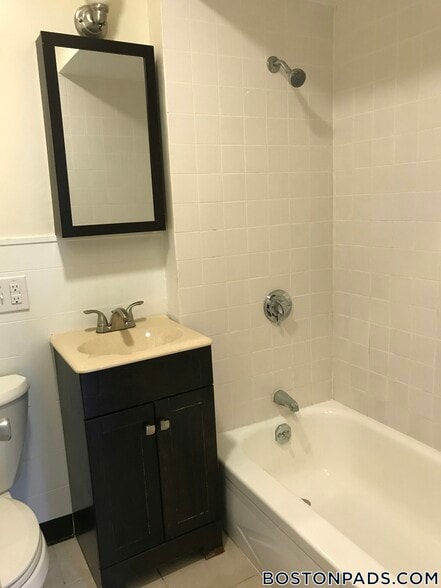 Building Photo - 11 Leverett St