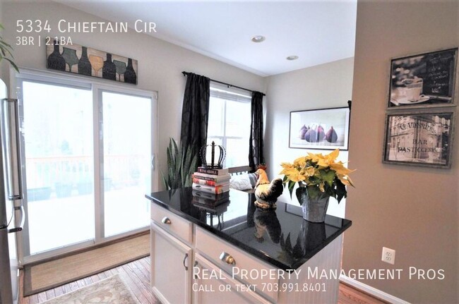 Building Photo - Gorgeous 4 Level End Unit in Upscale Windy...