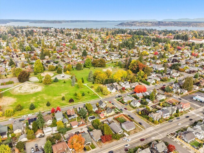 Building Photo - Charming Tacoma 2BR with Private Patio & RV Parking