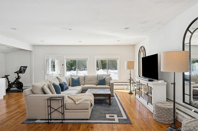 Building Photo - 4 Stuart Ct